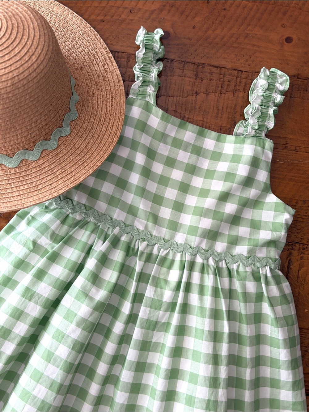 Green and White Gingham girls Dress with matching hat - Picture 9 of 10